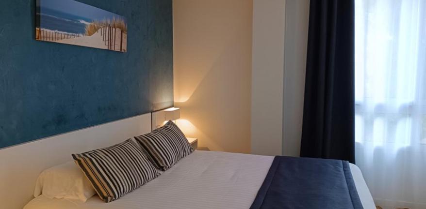 Pey La Tour - Logis Hotels & Restaurant Salleboeuf Rom bilde