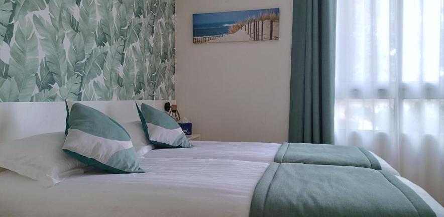Pey La Tour - Logis Hotels & Restaurant Salleboeuf Eksteriør bilde